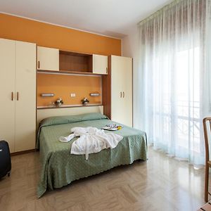 Camera con letto king size in edificio annesso